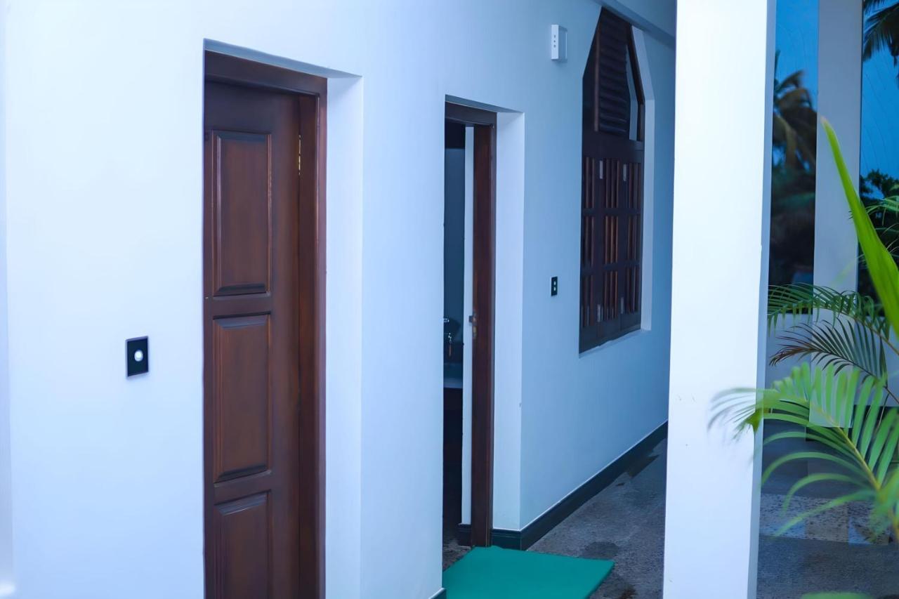 Royal Hub Hotel Kudapaduwa Exterior photo