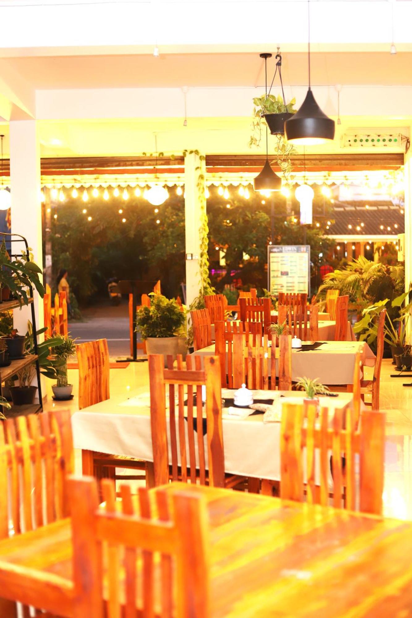 Royal Hub Hotel Kudapaduwa Exterior photo