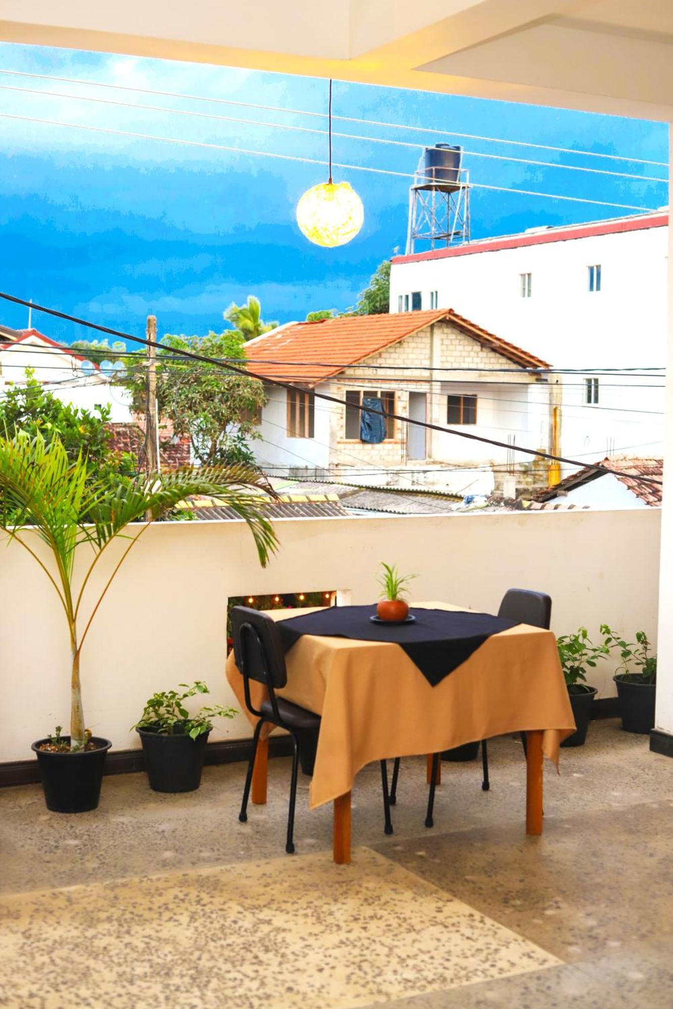 Royal Hub Hotel Kudapaduwa Exterior photo