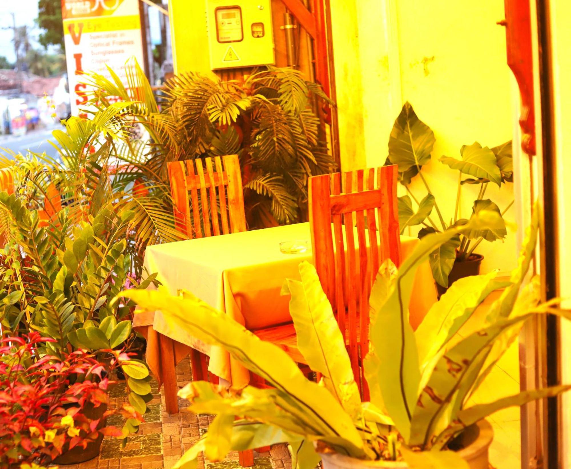 Royal Hub Hotel Kudapaduwa Exterior photo